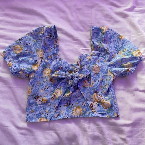 Adorable thrifted blue and yellow floral blouse 💐 - Picture 2 of 2